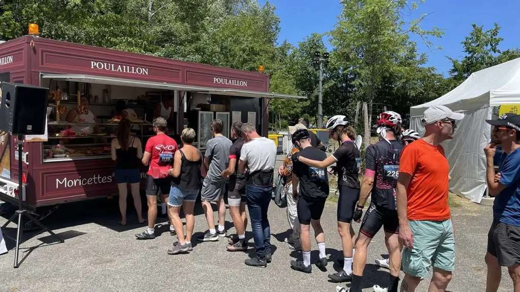 Le food-truck Poulaillon, le créateur de la célèbre Moricette, au village d'accueil de L'Alsacienne, la cyclosportive des Vosges